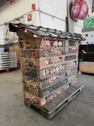  Hôtel à insectes, prêt à quitter l’entrepôt! 