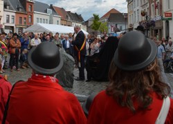  Magritte au chapeau, inauguration 