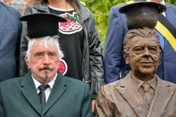  Magritte au chapeau, inauguration 